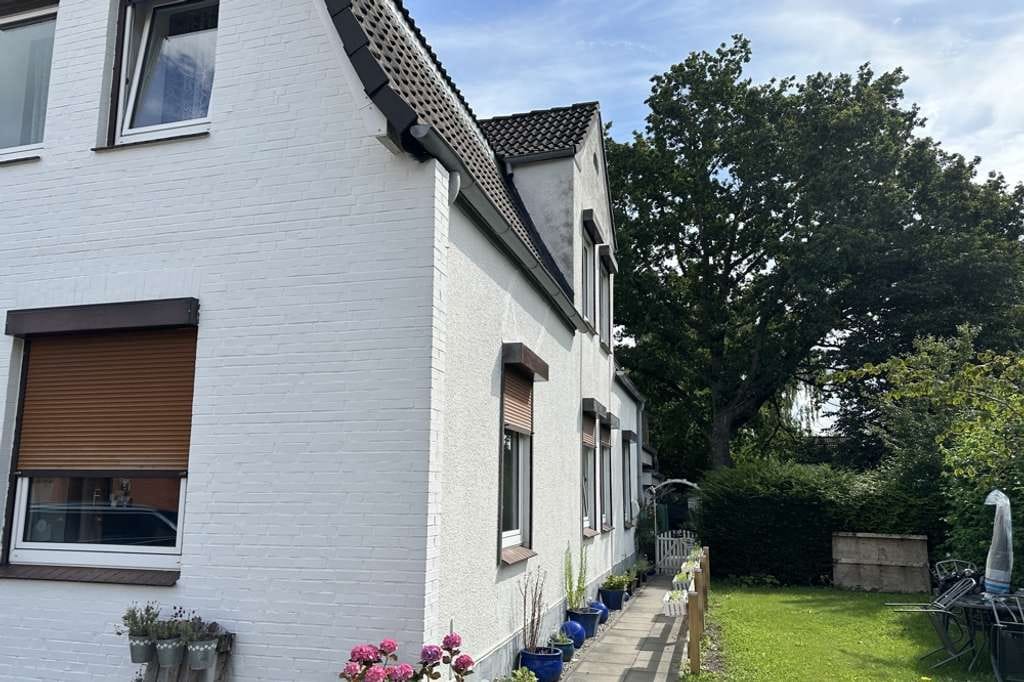 Immobilie in Leck - Solides Mehrfamilienhaus mit drei Wohneinheiten in ruhiger Lage in Leck - Bild 1