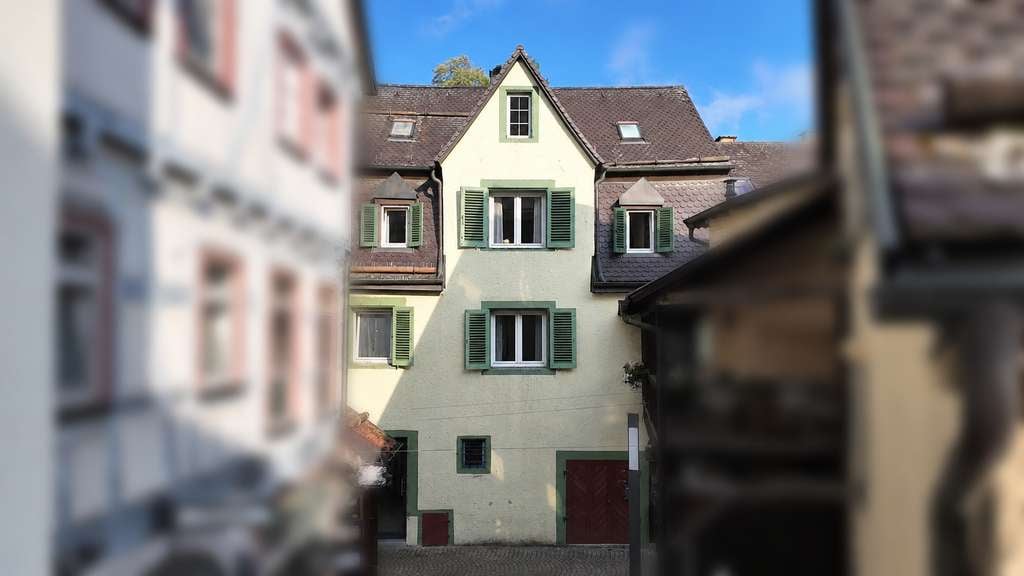 Immobilie in Heidenheim an der Brenz - Heidenheim- Denkmalschutzimmobilie, zentrale Innenstadtlage mit Potenzial, laufende Mieteinnahmen - Bild 0