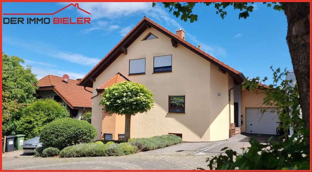 Immobilie in Saulheim - Modern, groß und gepflegt - EFH mit Wintergarten und ELW in Saulheim zu verkaufen - Bild 1