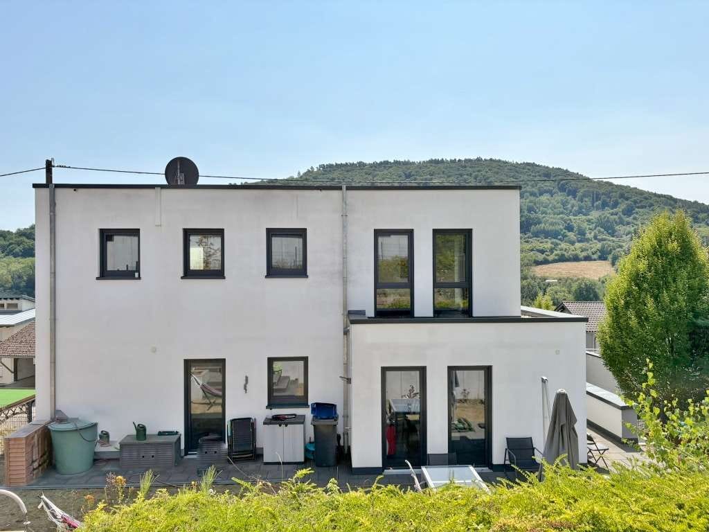 Immobilie in Bollendorf - **Modernes Traumhaus mit Weitblick – großzügiges Wohnen auf drei Ebenen nahe Luxemburg** - Bild 2