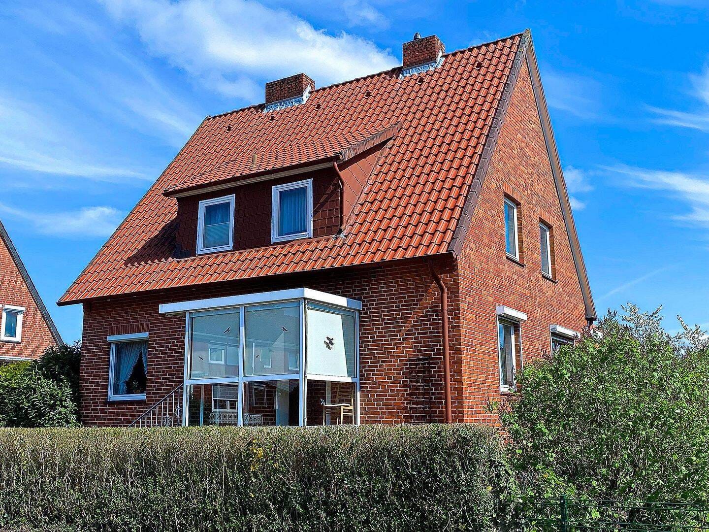 Immobilie in Dannenberg - Zweifamilienhaus in bevorzugter Wohngegend auf 752 qm Grundstück im schönen Dannenberg - Bild 0