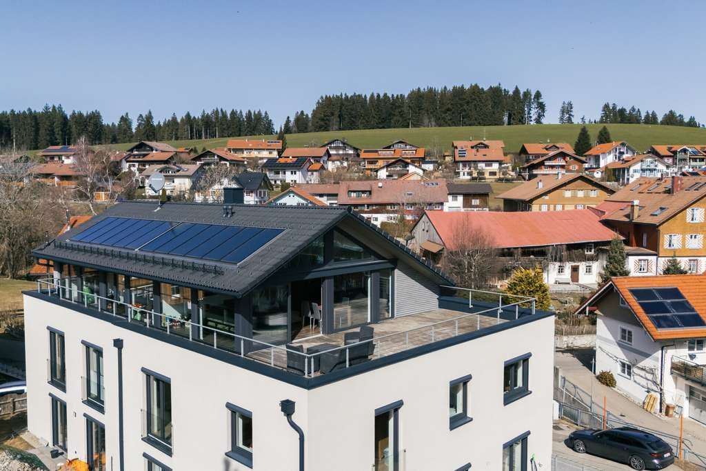 Immobilie in Stiefenhofen - Exklusive Penthousewohnung mit großzügiger Dachterrasse im Herzen des Westallgäu´s - Bild 0