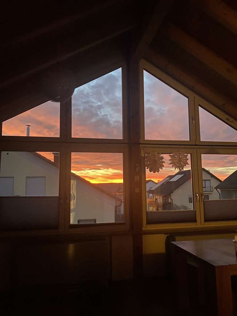 Immobilie in Baindt - Charmante Dachgeschosswohnung mit Fernsicht, Balkon & viel Licht - Bild 0