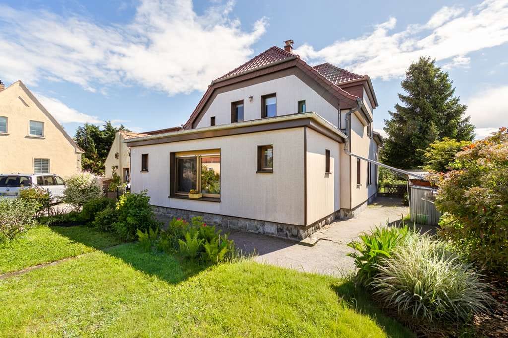 Immobilie in Großdubrau - Wulka Dubrawa - Einfamilienhaus in schöner Lage: 
Großer Garten, Kamin, Nebengebäude, Heizung / Elektrik von 2016 - Bild 1