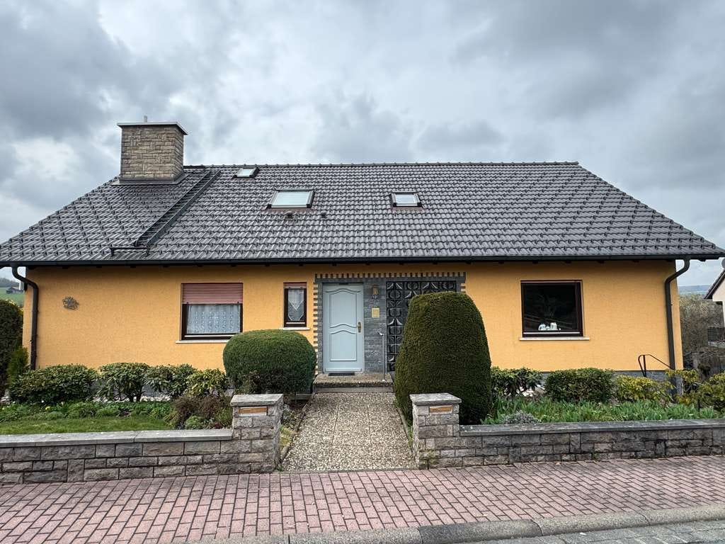 Immobilie in Esselbach - Einzigartige Gelegenheit: Großzügiges EFH mit Einliegerwohnung & großem Grundstück in Kredenbach - Bild 1