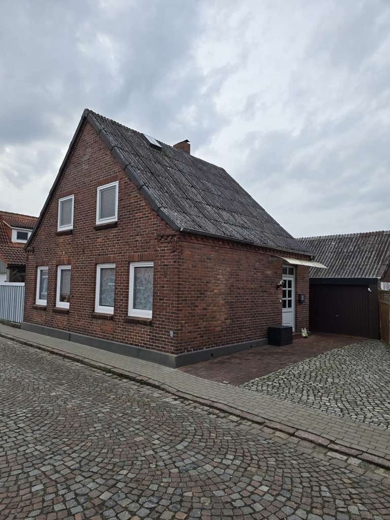 Immobilie in Helse - Einfamilienhaus  in zentraler aber ruhiger Lage 
von Marne-Nordsee - Bild 0