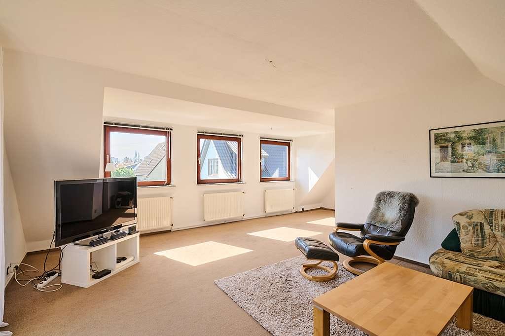 Immobilie in Glinde - VON PRIVAT: Großzügiges Ein- / Zweifamilienhaus mit 173 m² Wfl. + Keller und großer Garage in Glinde - Bild 3