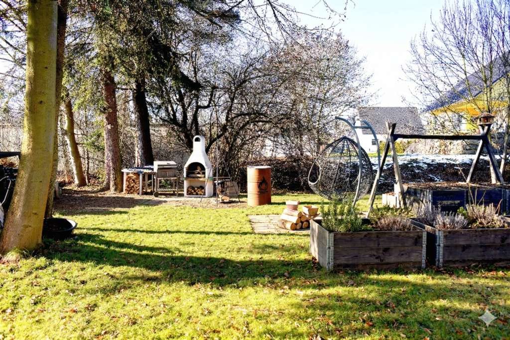 Immobilie in Oberlungwitz - „Sicher investieren: Substanzstarkes Mehrfamilienhaus - Bild 2