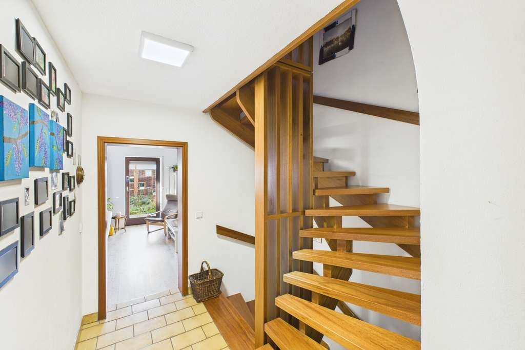 Immobilie in Stadtbergen - Raum für neues Familienleben - Doppelhaushälfte mit Garten - Bild 4