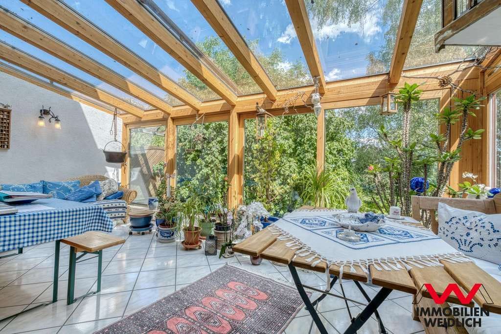 Immobilie in Steinhöring - Doppelhaushälfte mit Wintergarten, zwei Terrassen und Garten – Potenzial für Ihr neues Zuhause - Bild 2