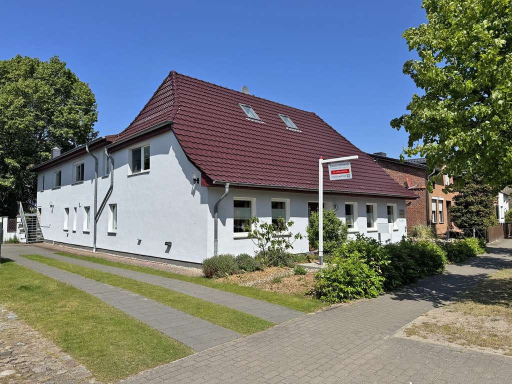 Immobilie in Dierhagen - großzügige Wohneinheit über 2 Etagen mit Kamin und Gartenanteil - Ihr Wohnstandort an der Ostsee - Bild 0