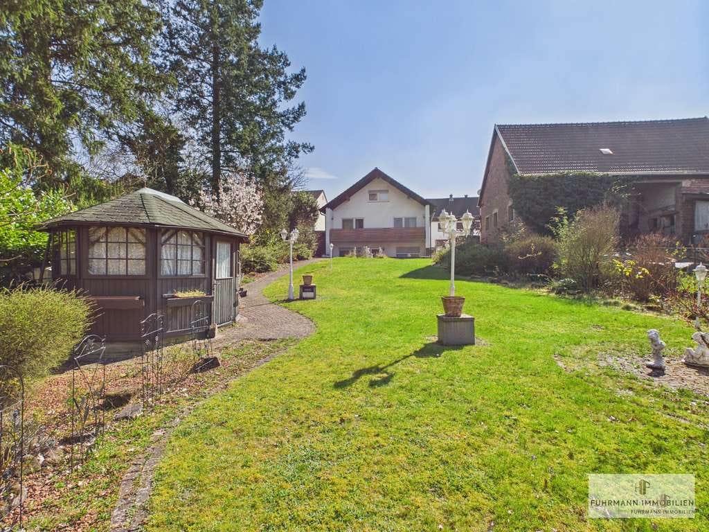 Immobilie in Mackenbach - Parkähnliches Anwesen nahe Ramstein – großzügiges Wohnen mit moderner Einliegerwohnung - Bild 1