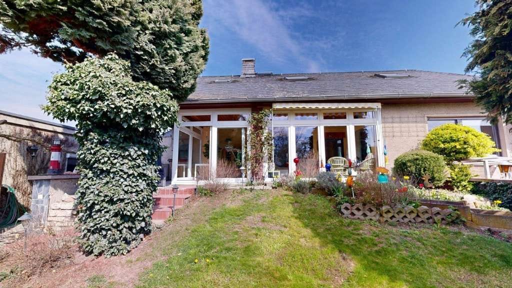 Immobilie in Südliches Anhalt - Ohne Käuferprovision! Familienidylle mit großem Garten – Einfamilienhaus mit Wintergarten & Garage - Bild 1