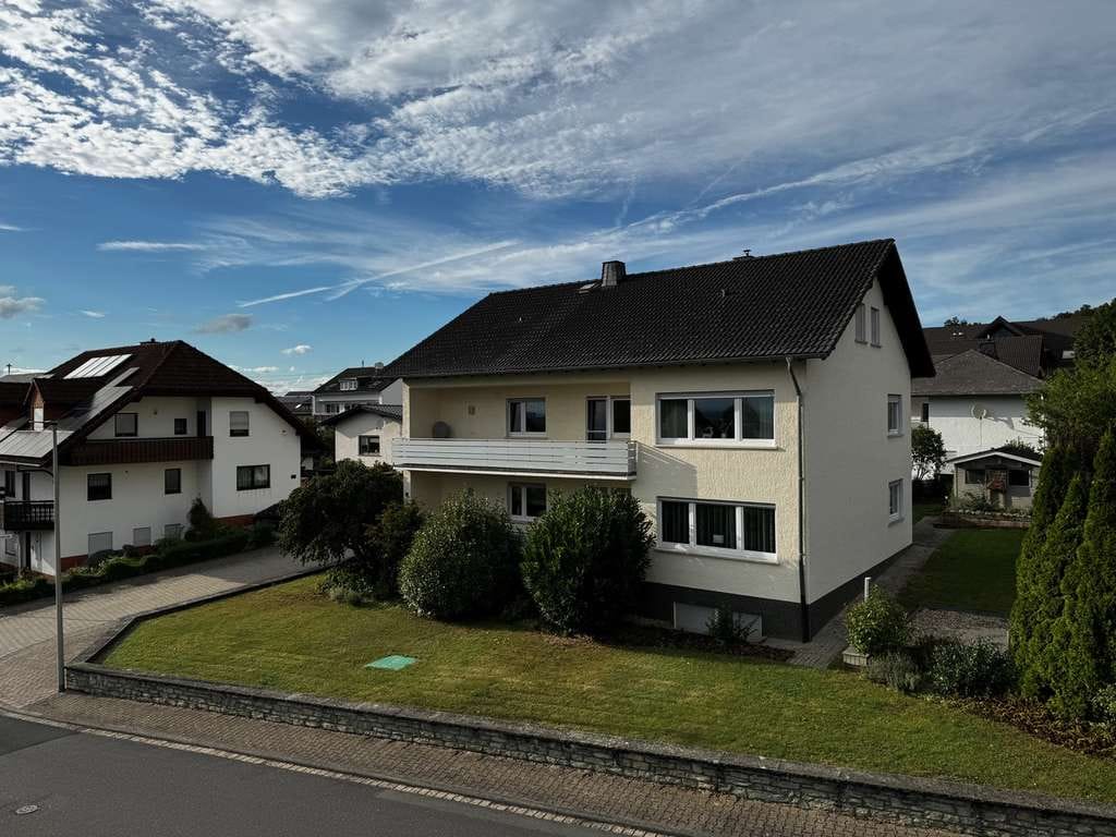 Immobilie in Hadamar - Tolles Zweifamilienhaus in ruhiger Wohnlage von Hadamar-Oberzeuzheim - Bild 0