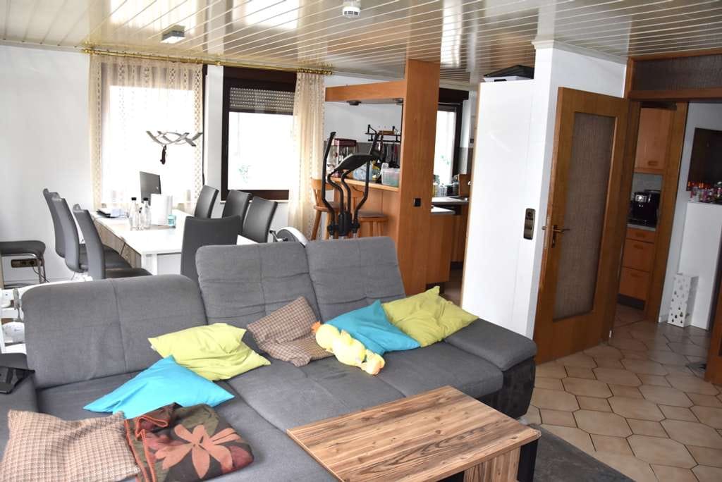 Immobilie in Ehningen - **Großzügige Familienwohnung mit 4,5-Zimmern in der Ortsmitte von Ehningen** - Bild 4