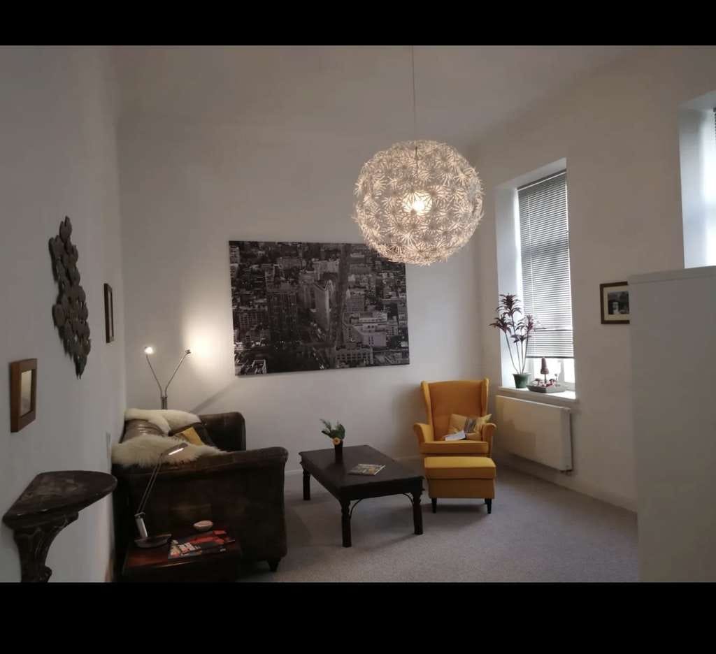 Immobilie in Krefeld - Repräsentatives Jugendstil-Mehrfamilienhaus mit Entwicklungspotenzial und modernisierter Gebäudesubs - Bild 2