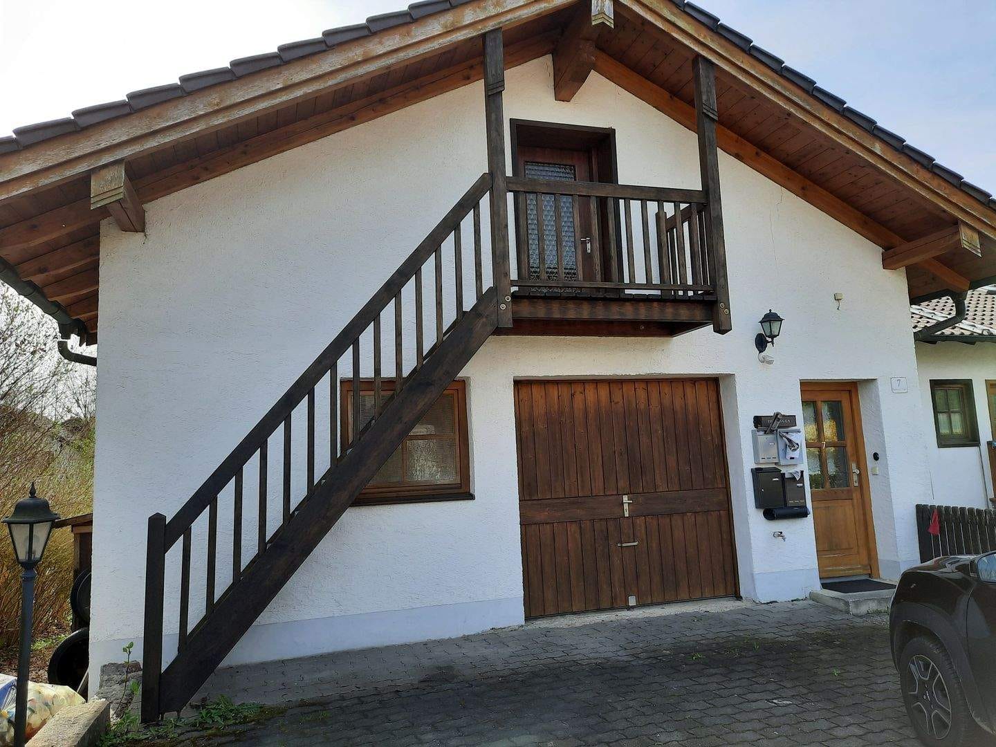 Immobilie in Rechtmehring - Solides 4-Familienhaus mit großem Grundstück und weiterer Bebauungsmöglichkeit - Bild 1
