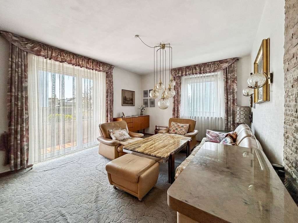 Immobilie in Plattling - Einfamilienhaus mit ca. 687 m² Grundstück u. viel Gestaltungspotenzial in ruhiger Lage von Plattling - Bild 3