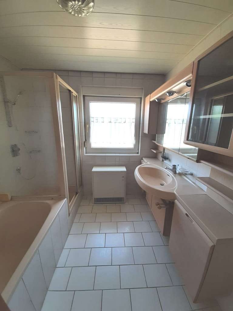 Immobilie in Illingen - Solides 1 - 2-Familienhaus in guter Wohnlage - Bild 3