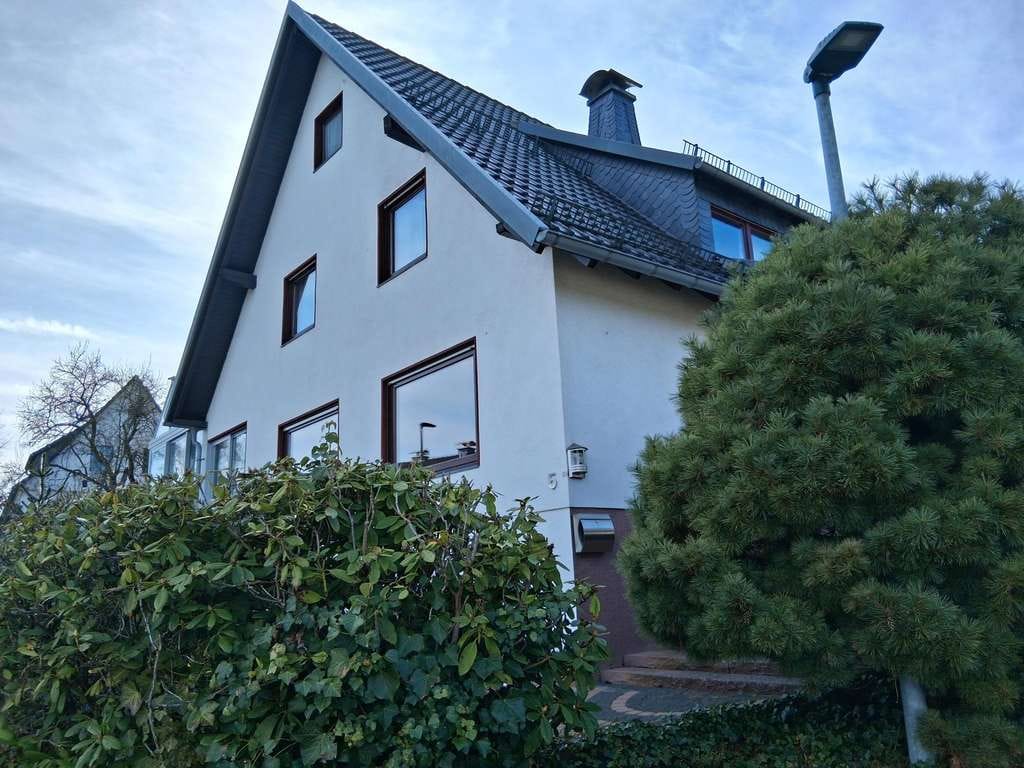 Immobilie in Attendorn - Einfamilienhaus mit 8 Zimmern und ca. 220 m² Wohnfläche in Attendorn - Bild 1