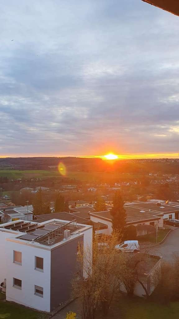 Immobilie in Neckartenzlingen - Neckartenzlingen - "Eichwasen", sonnige  3,5-Zi. Eigentumswhg. mit überdachten Balkon Top Ausblick - Bild 1