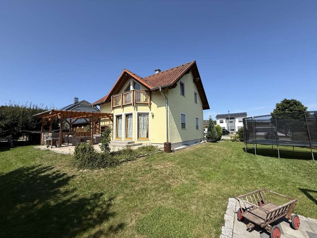 Immobilie in Waldsassen - Neuwertiges Wohnhaus mit schönem Grundstück im Neubaugebiet! - Bild 0