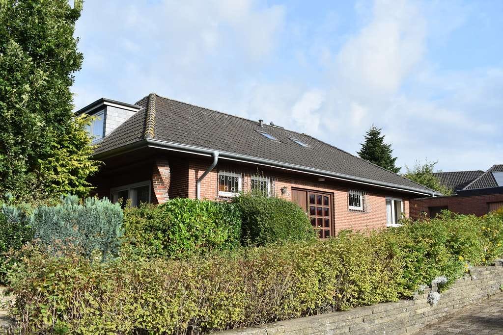 Immobilie in Bredstedt - Gestalten Sie Ihr Traumhaus - Charmantes Haus mit Renovierungsbedarf - Bild 1