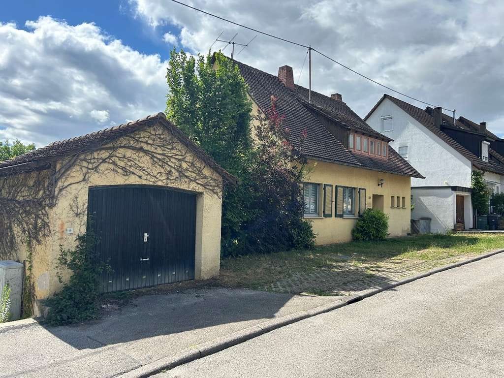 Immobilie in Aidlingen - Haus mit Potenzial und wunderbarer Lage - Bild 0