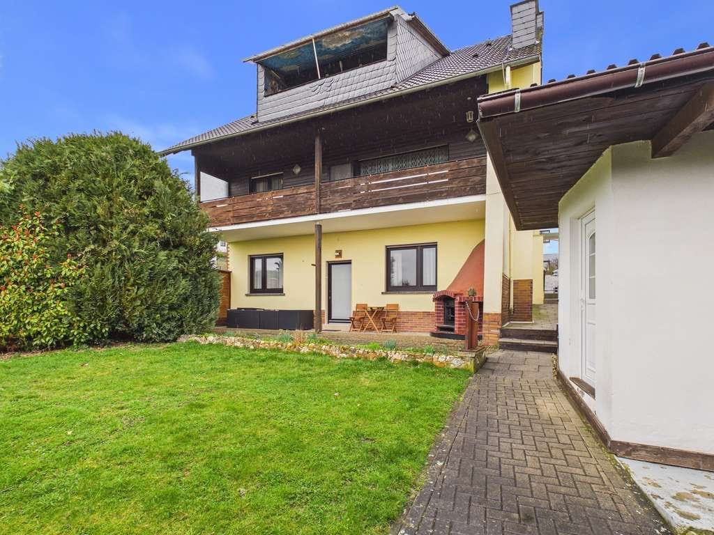 Immobilie in Usingen - Usingen-Eschbach: Vielseitiges Wohnhaus mit Einliegerwohnung - Bild 2
