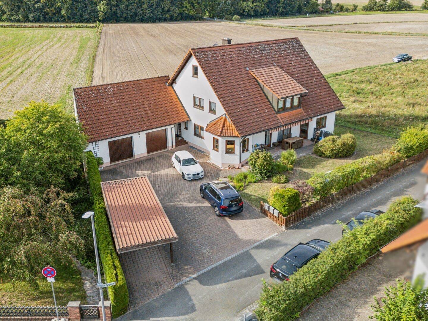 Immobilie in Großenseebach - Attraktives Dreifamilienhaus mit großem Garten in Großenseebach - Bild 0