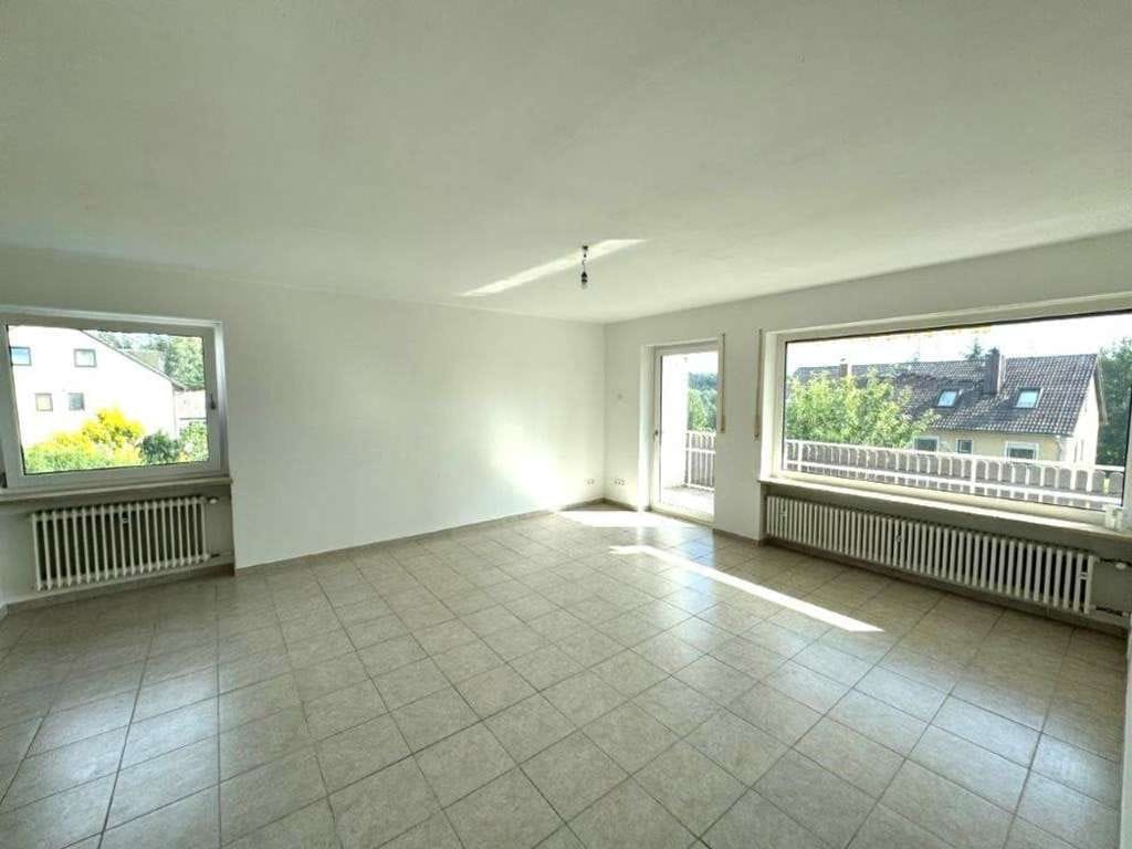 Immobilie in Erdweg - Im S-Bahn Bereich des Landkreises Dachau sehr schön gelegen, mit herrlichem Weitblick! 1. OG in einem Dreifamilienhaus - Bild 0