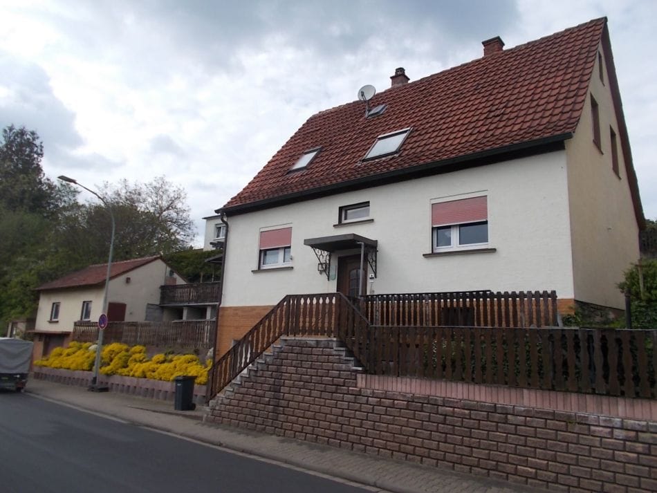 Immobilie in Büdingen - Günstiges kleines Haus – viel Potential! EFH in Büdingen-Wolferborn - Bild 2