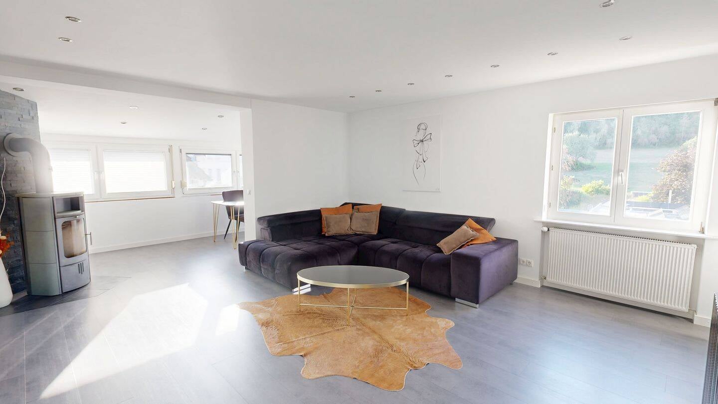 Immobilie in Brücken (Pfalz) - Zweifamilienhaus, 3 Garagen: Heizung 2020, OG 2021 modernisiert - Bild 3