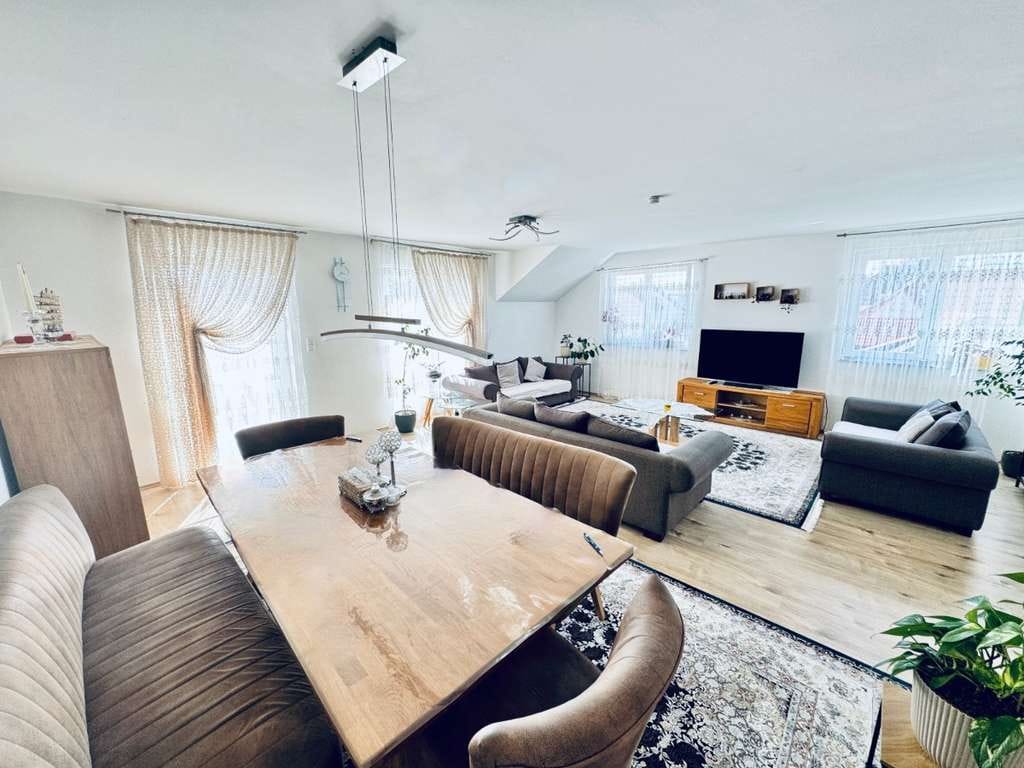 Immobilie in Ginsheim-Gustavsburg - Attraktive Dachgeschosswohnung mit großer Terrasse und viel Licht in Ginsheim-Gustavsburg - Bild 1