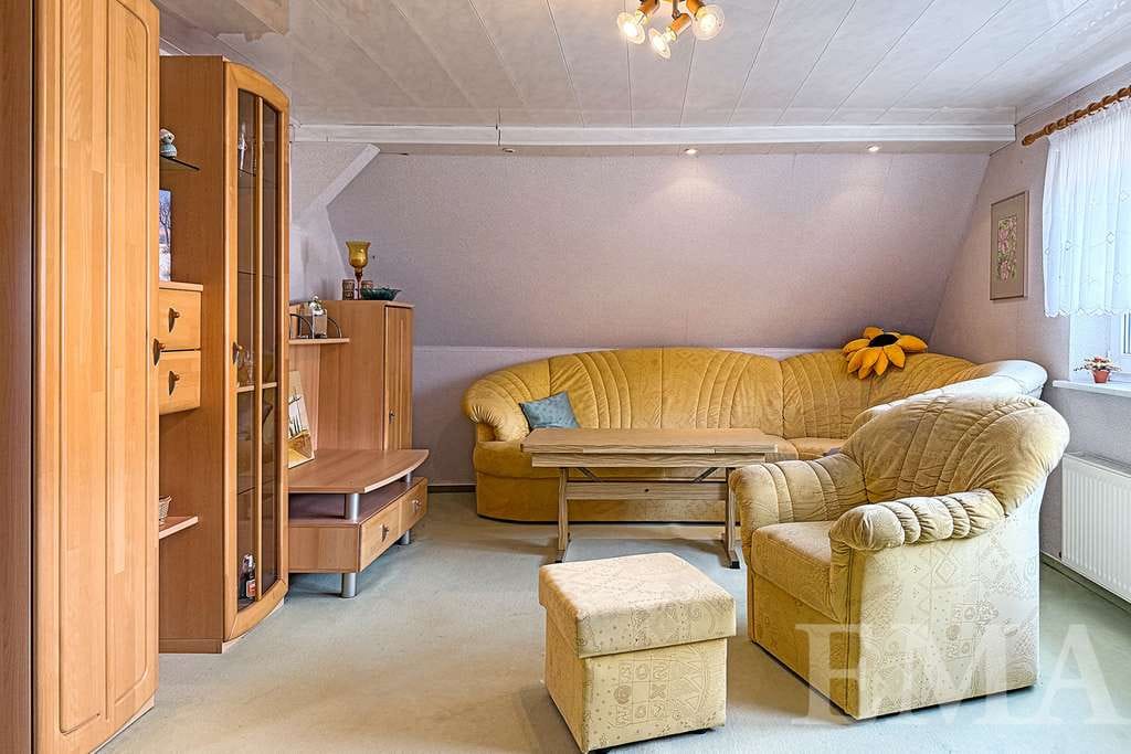Immobilie in Kotzen - Wohnen auf großem Grund – Zweifamilienhaus mit vielen Möglichkeiten - Bild 1