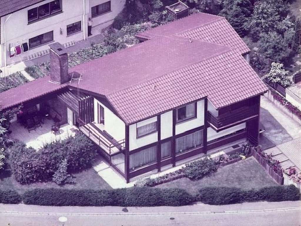 Immobilie in Karlsbad - provisionsfrei: Attraktives Einfamilienhaus mit großzügiger Holzterrasse und Aussenkamin - Bild 2