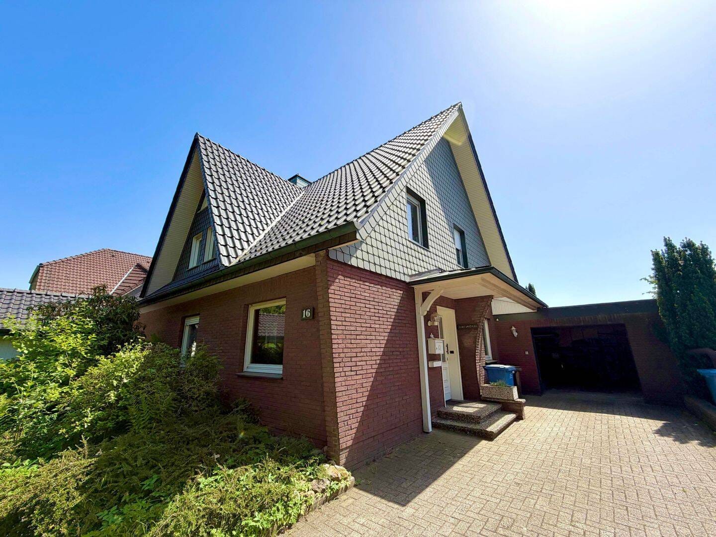 Immobilie in Emstek - Großzügiges Zweifamilienhaus in ruhiger Lage von Höltinghausen - Bild 1