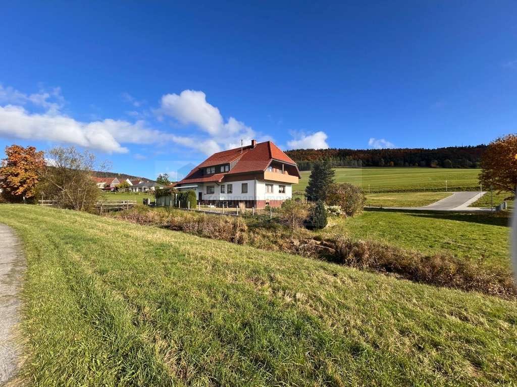 Immobilie in Immendingen - Einmalige Gelegenheit!
Freistehendes Einfamilienwohnhaus mit Platz im Überfluss! - Bild 0