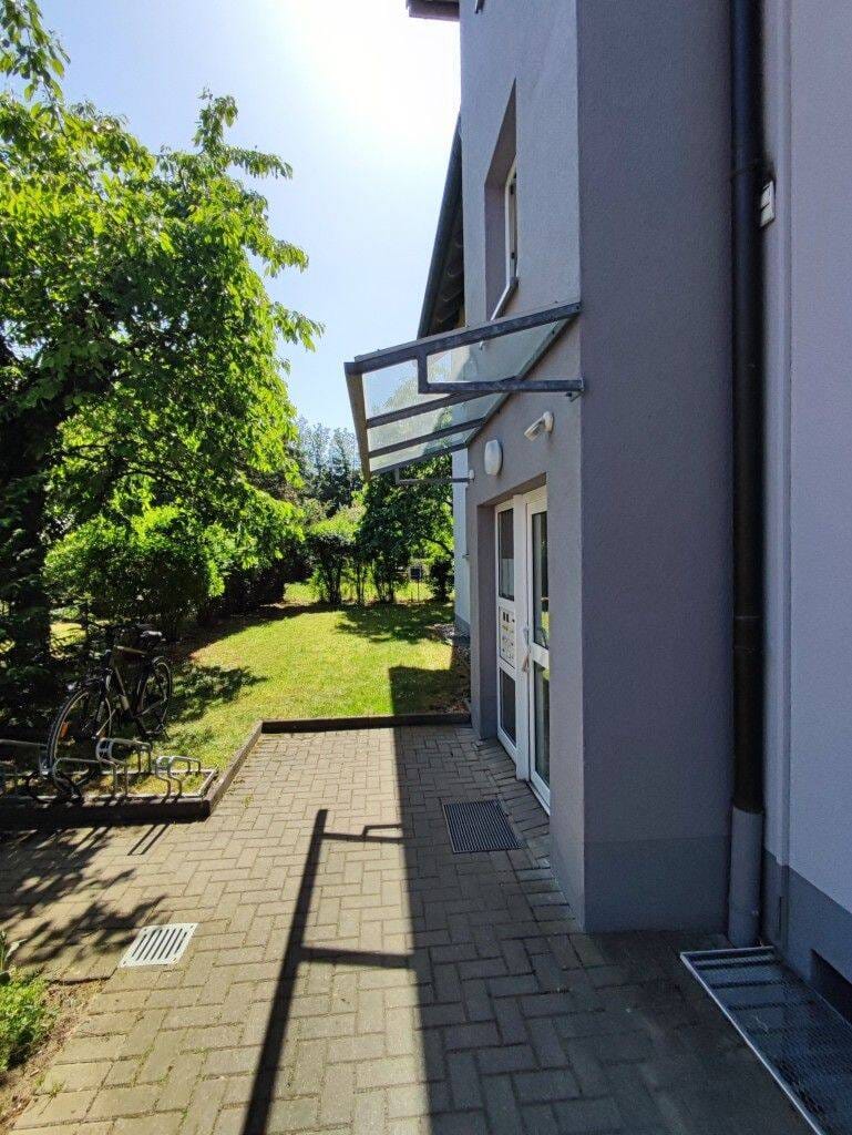 Immobilie in Baiersdorf - Bezugsfreie 3-Zimmer-Wohnung in Baiersdorf mit Balkon, Gartenanteil und 2 KFZ-Stellplätze inklusive - Bild 2