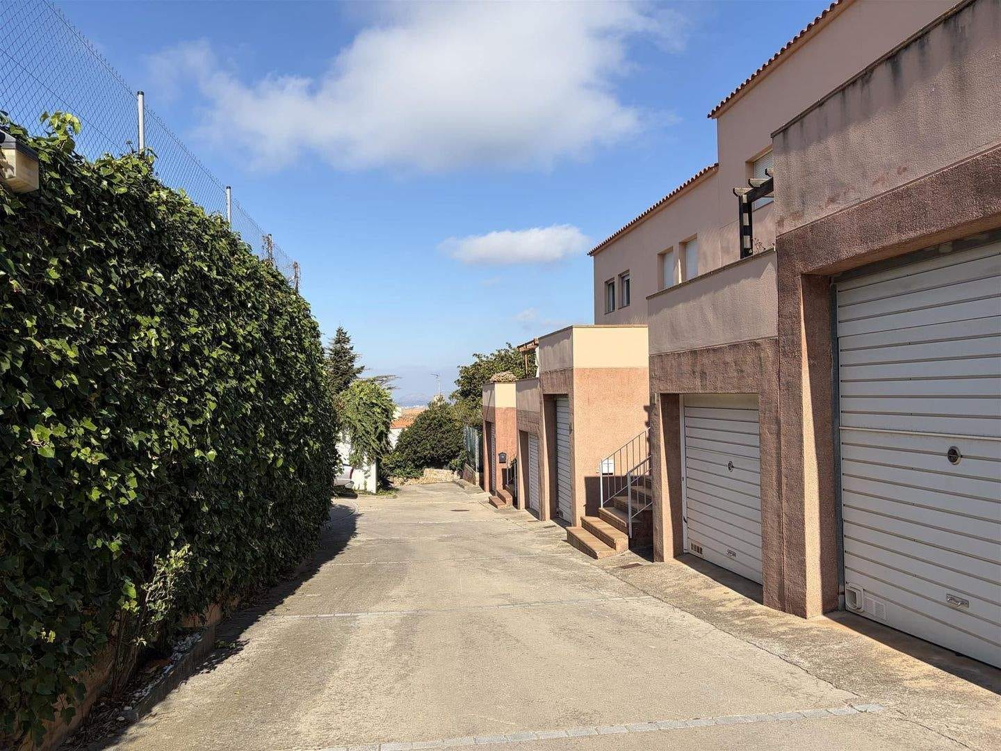 Immobilie in Wesenberg - Doppelhaushälfte mit Garten, Terrasse und großer Garage in Begur - Bild 3