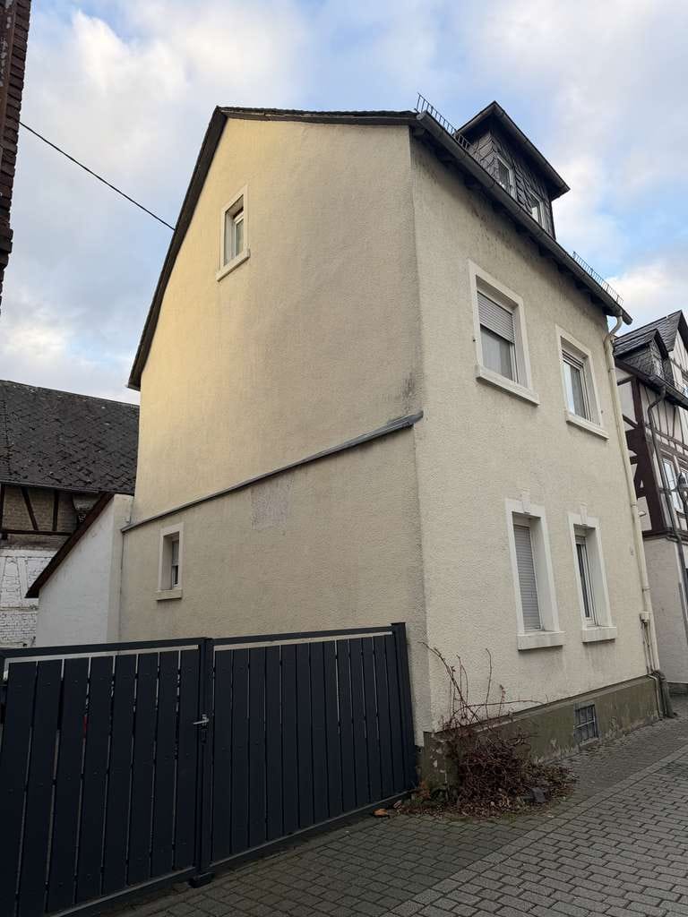 Immobilie in Villmar - Vollunterkellertes Einfamilienhaus mit Scheune in Villmar - Bild 1
