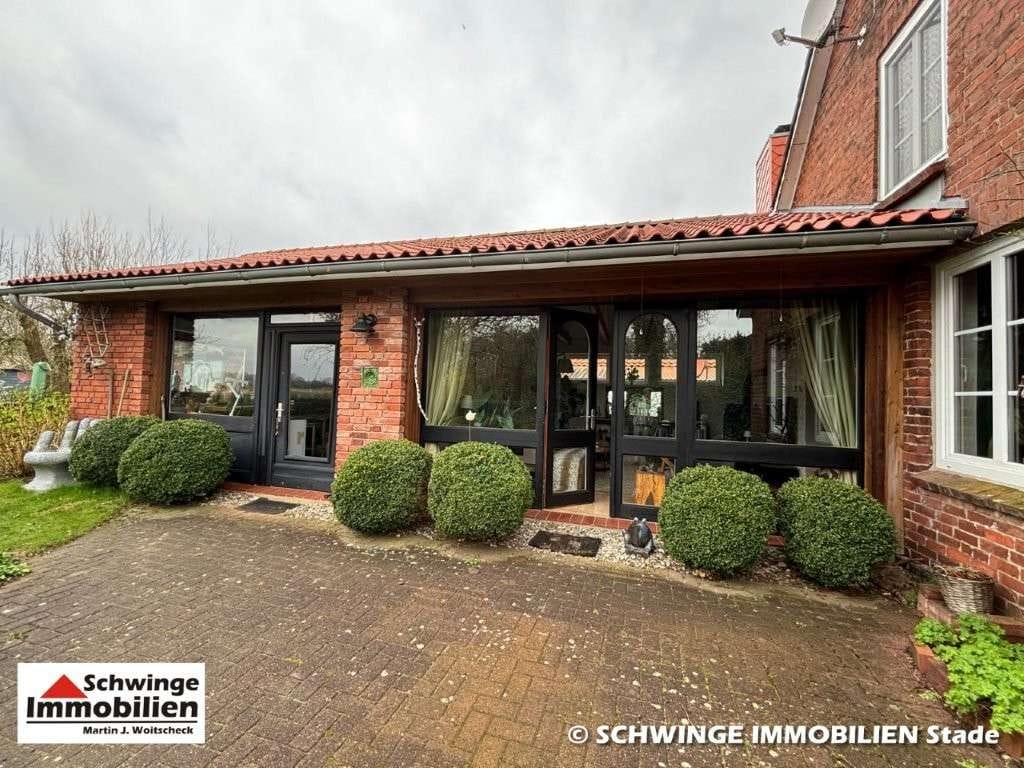 Immobilie in Krummendeich - Einziehen und Wohlfühlen: 130 m² Landhaus in Krummendeich an der Elbe zu verkaufen. - Bild 2