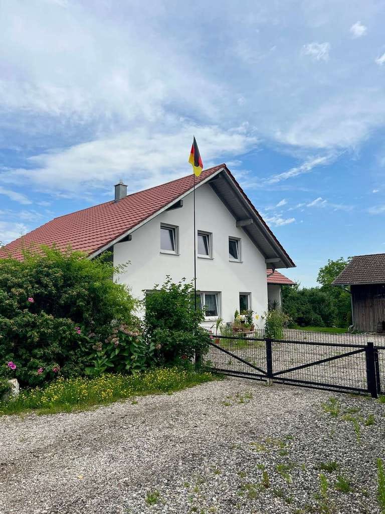 Immobilie in Adlkofen - Ländliche Idylle: EFH mit Scheune, Altbestand und großzügigen Baugrundstück - Bild 1