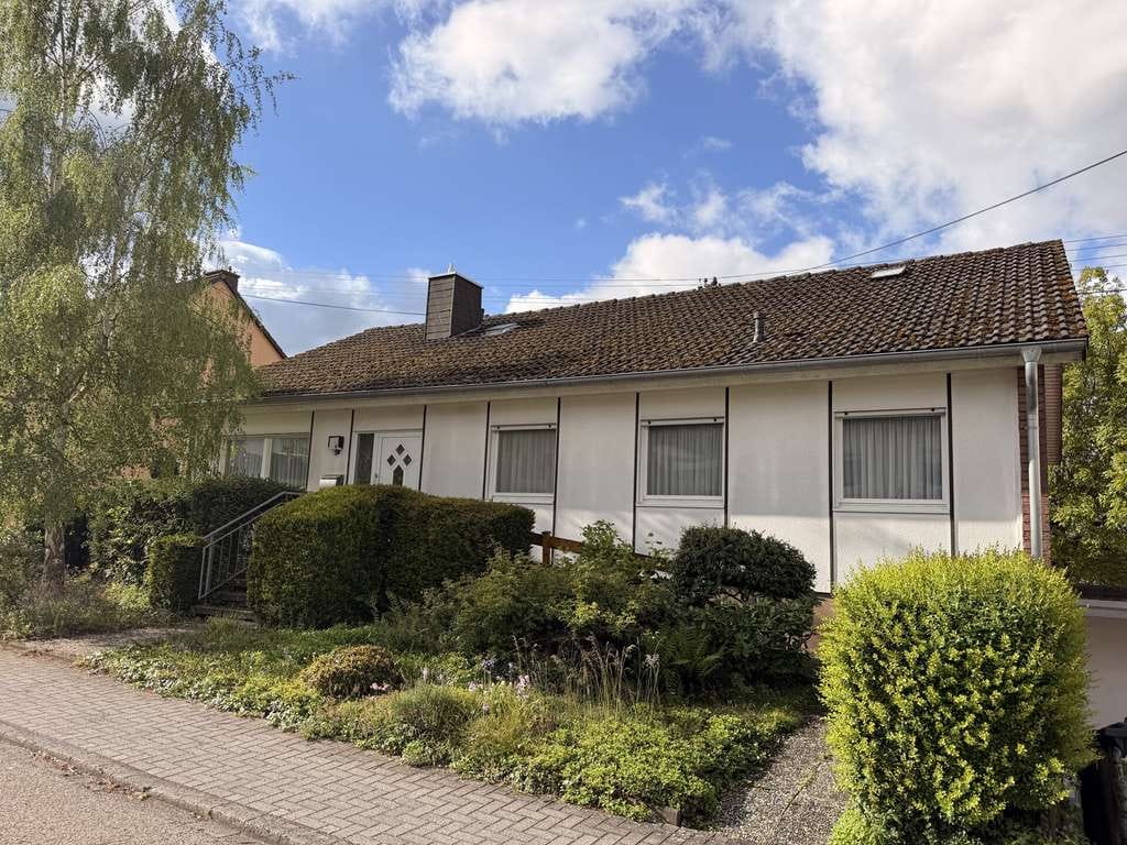 Immobilie in Arzbach - Simmern-WW! 
Großzügiges Ein- bis Zweifamilienhaus mit viel Potenzial in ruhiger Lage - Bild 0