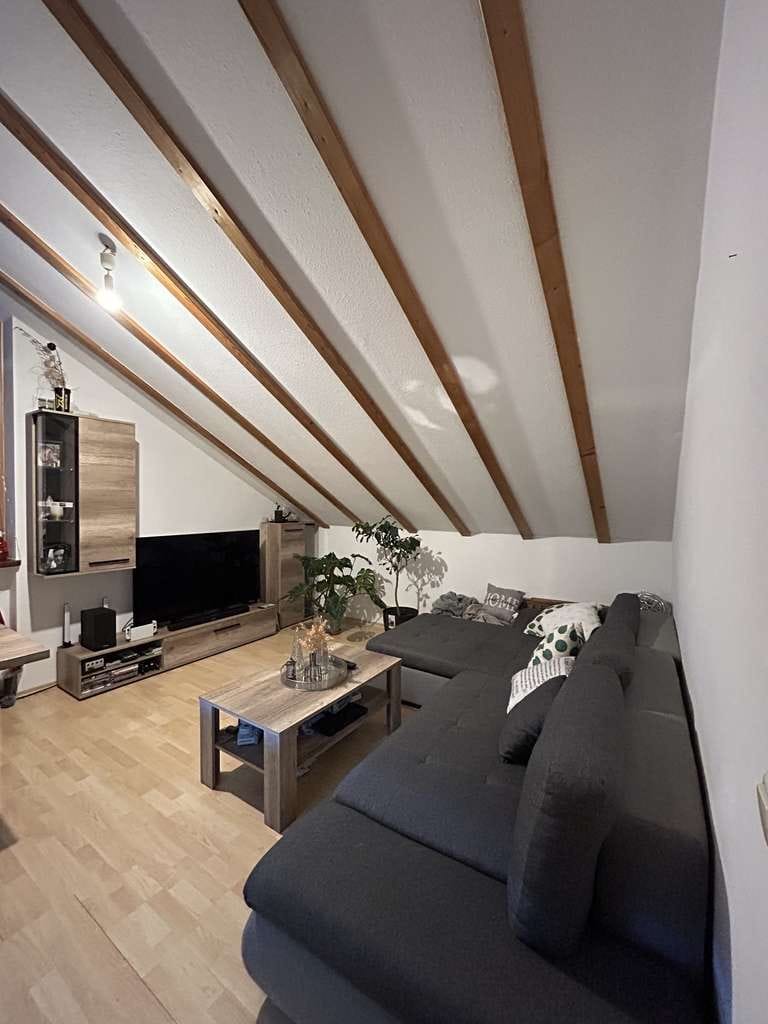 Immobilie in Kirchweidach - Gemütliche 2,5 Zimmer Dachgeschosswohnung  - Bild 1
