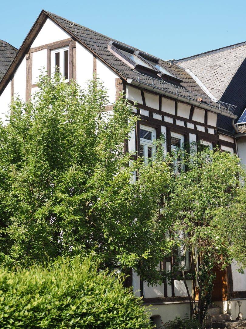Immobilie in Uhler - Ökologisch saniertes Schmuckstück – Charmantes Ein- bis Zweifamilienhaus in Uhler - Bild 1