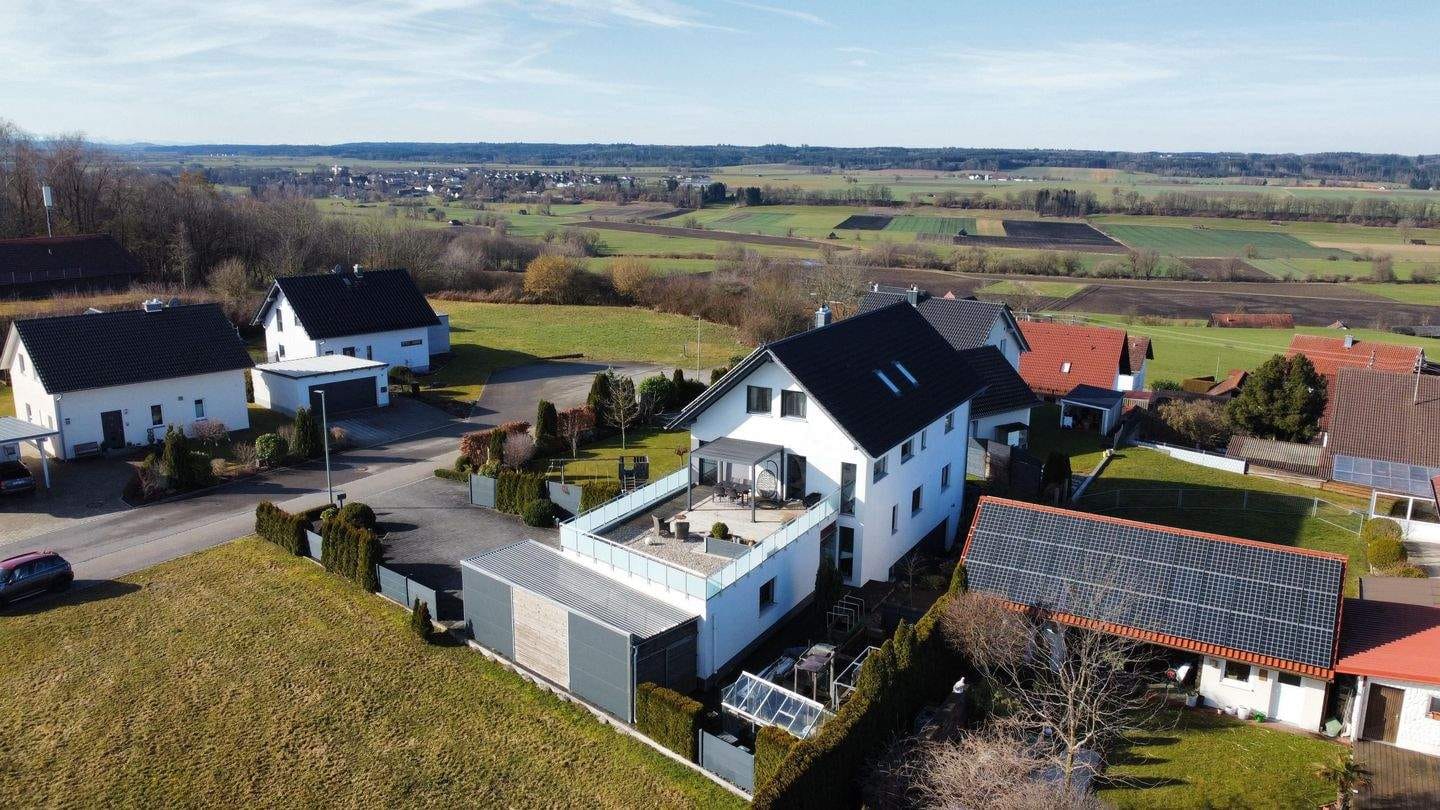 Immobilie in Oberschönegg - Großzügiges Anwesen mit 2 Wohneinheiten, Pool & Traumgrundstück - seltene Gelegenheit im Allgäu - Bild 4