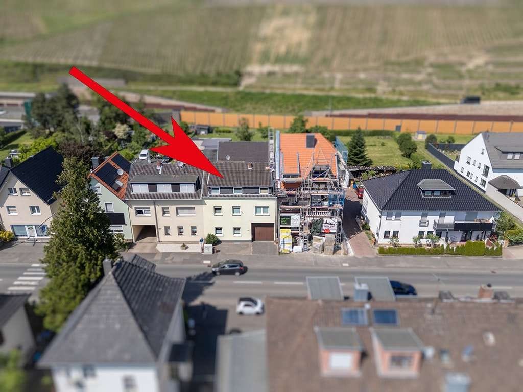 Immobilie in Bad Neuenahr-Ahrweiler - Zwei-/Dreifamilienhaus mit großer Halle und vielseitig nutzbarer Grundstücksfläche! - Bild 2