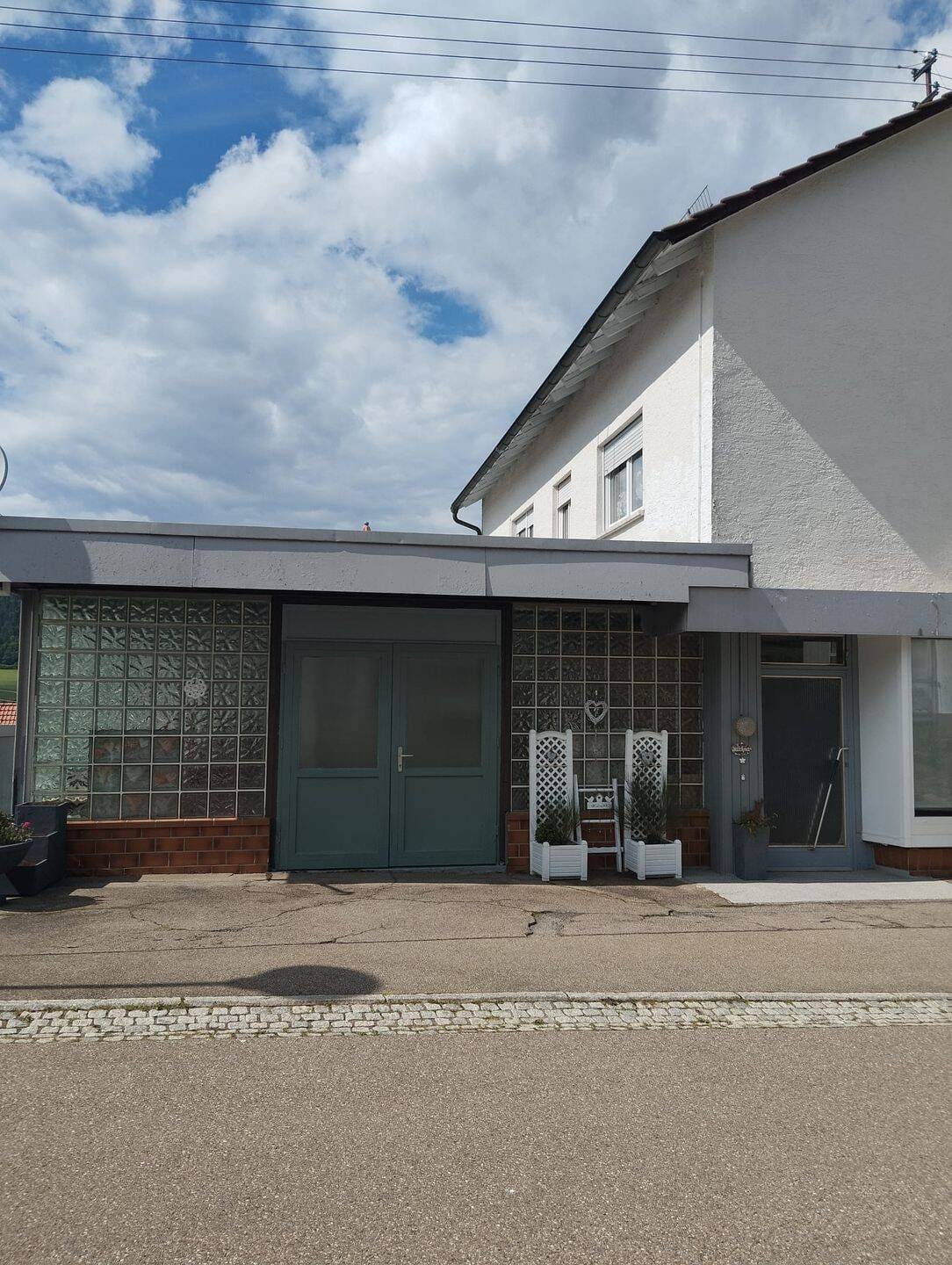 Immobilie in Gosheim - 2,5-Zimmer Wohnung mit großer Lager- bzw. Gewerbefläche - Bild 1