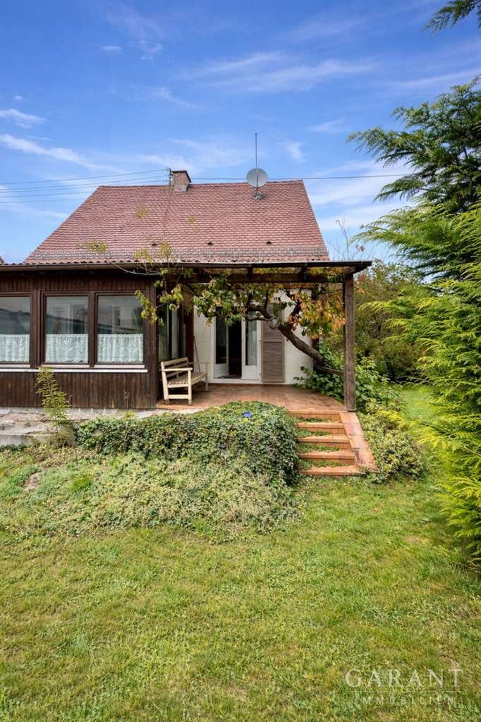 Immobilie in Gessertshausen - Renovierungsbedürftiges Einfamilienhaus mit großzügigem Grundstück in zentraler Lage  - Bild 1